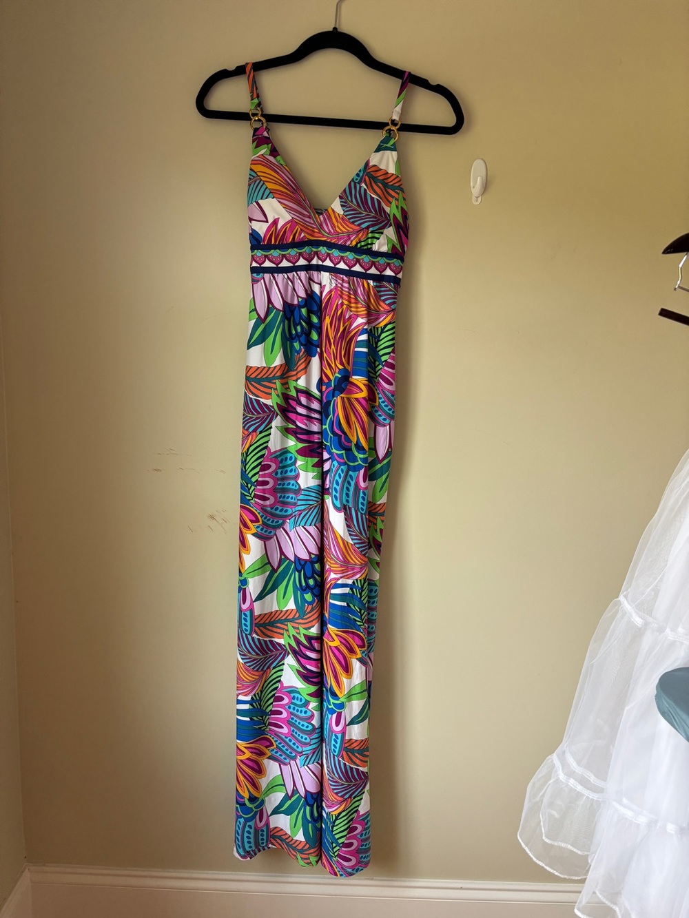 Trina Turk Paradise
Plume Maxi Dress or Swim
Coverup Size S Small
EUC